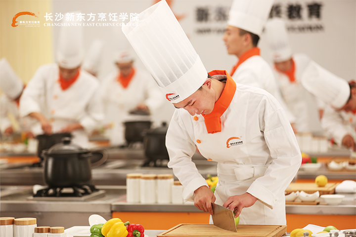 長(zhǎng)沙新東方學(xué)廚師學(xué)費(fèi)是多少