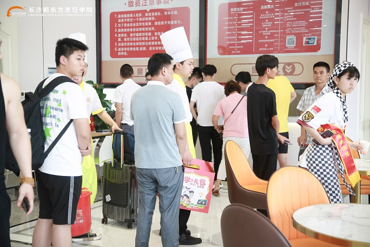 邵陽初高中生選擇學廚師