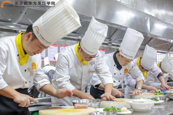 正規(guī)廚師培訓(xùn)學(xué)校