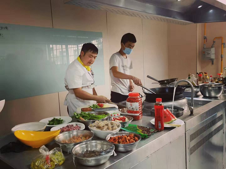 湖南學(xué)廚師