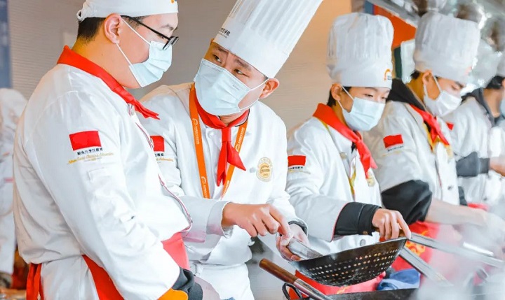 2022年初中畢業(yè)學廚好就業(yè)