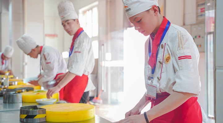 16歲左右的男生學廚師好不好