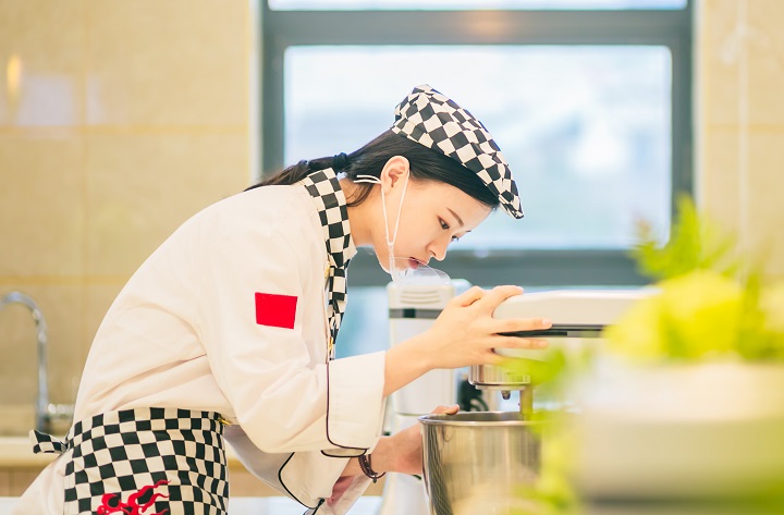 轉(zhuǎn)行學(xué)西點烘焙怎么樣