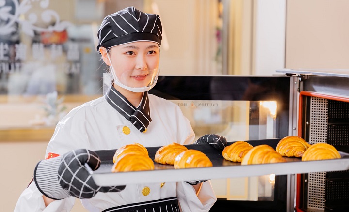 轉(zhuǎn)行學(xué)西點烘焙怎么樣