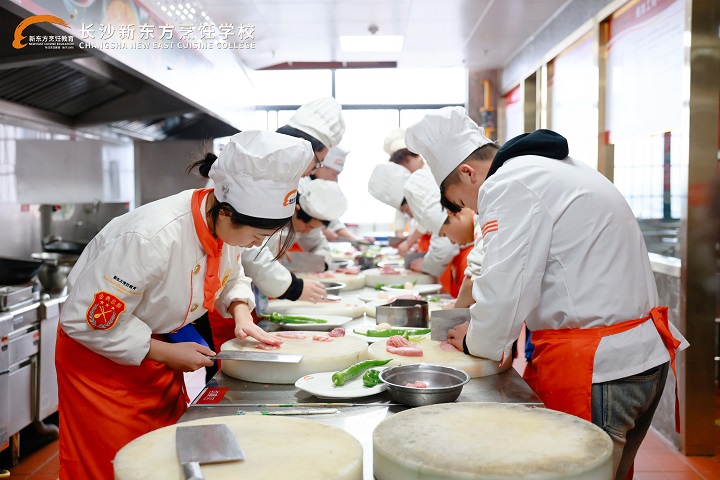 學(xué)烹飪技術(shù)學(xué)費(fèi)多少
